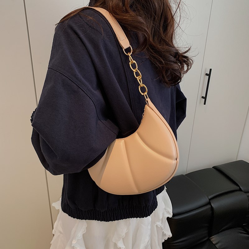 Bolsos tendencia femenina nuevo estilo 2025 primavera y verano todo-fósforo diseño de nicho textura popular de este año bolso pequeño de mensajero de axila