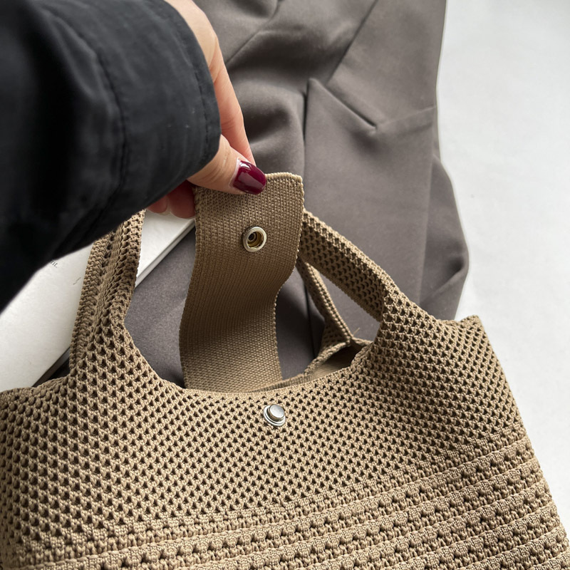 A new stylish tote bag with simple letters for casual shopping, featuring a niche Instagram style for going out undefined
