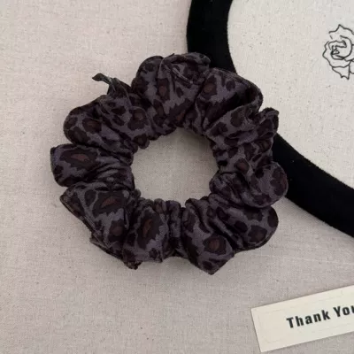 Saç üçün rezinlər Leopard Print Scrunchie Hair Tie, Oversized - small-size-gray-leopard-print-hair-tie