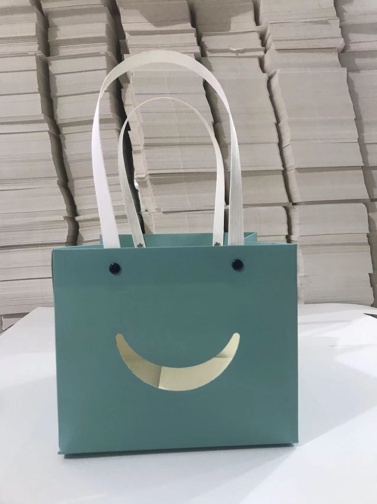 Bolso de mano con remache sonriente con ventana abierta transparente, caja de regalo de embalaje de vacaciones, joyería de juguete exquisita, bolsa de embalaje de plantas verdes al por mayor