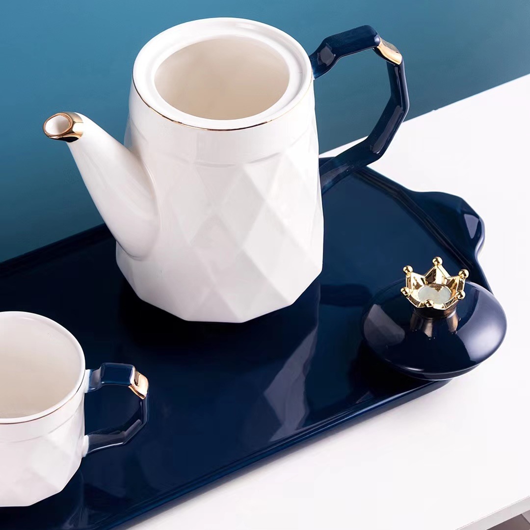 Estilo nórdico creativo simple corona botella de agua fría traje taza con bandeja dibujo boca de oro cerámica conjunto de agua mano regalo