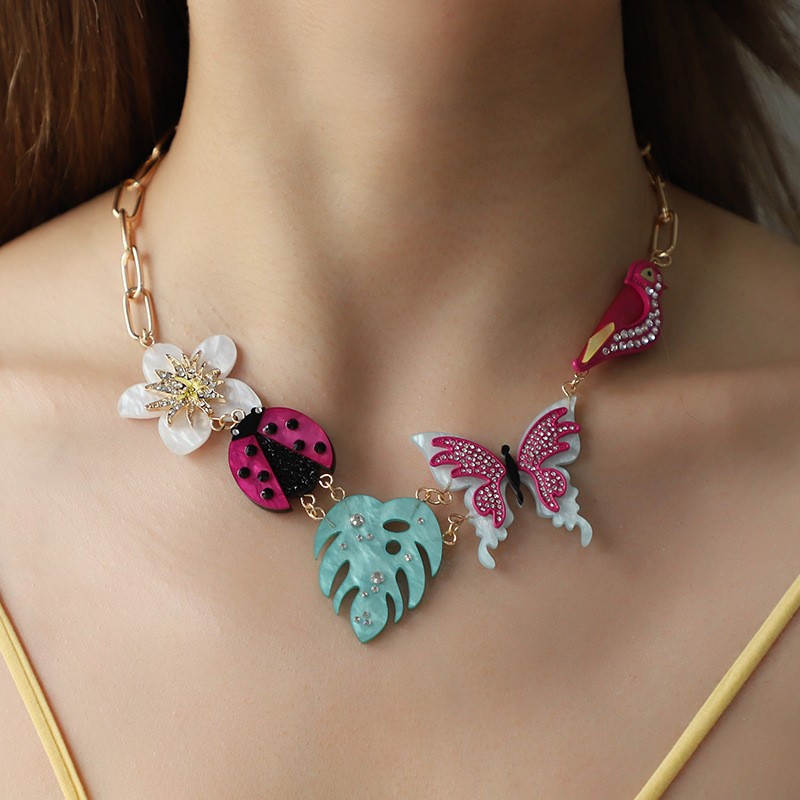 Vintage Style Flower Butterfly Bird Arylic Alloy Rhinestone Plating Women's Pendant Necklace display picture 3