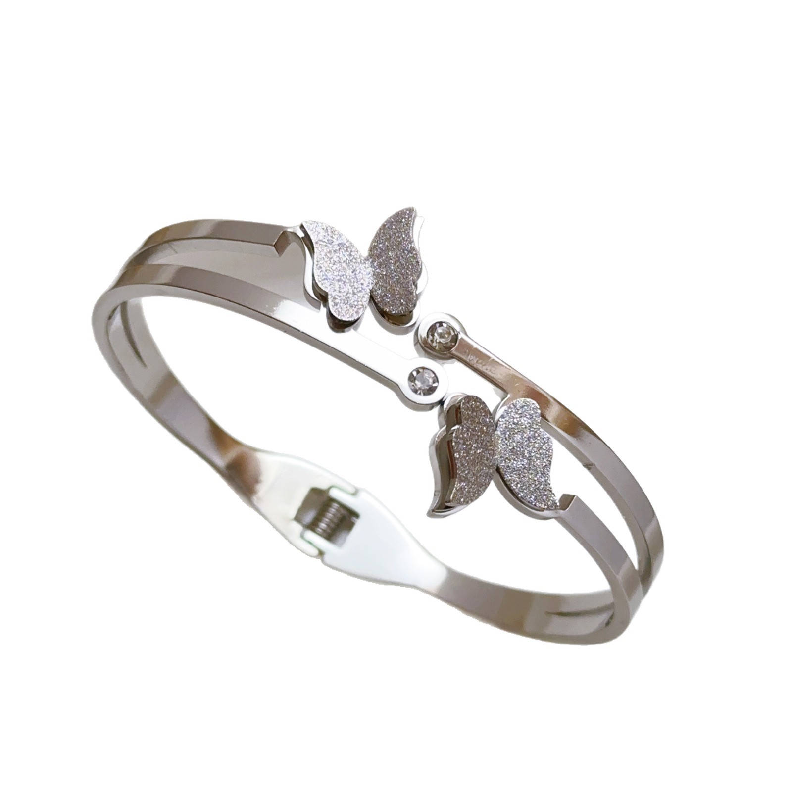 Europa y los Estados Unidos transfronterizos oro doble mariposa hueco de moda simple pulsera de mujer abertura mariposa esmerilado joyas de pulsera de acero de titanio
