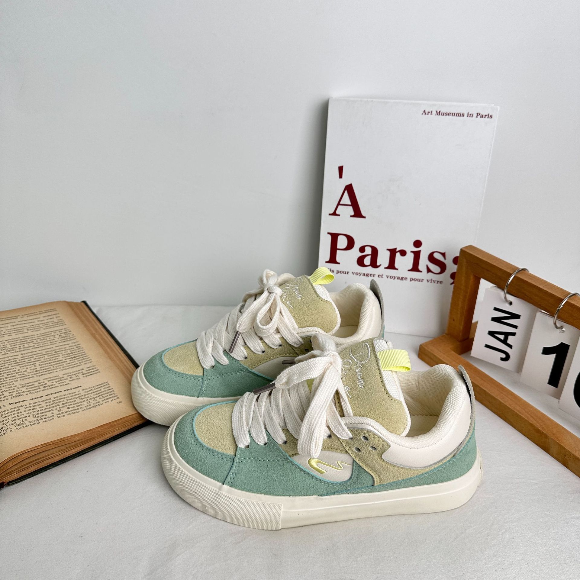 Yuanbo 2025 primavera nuevas zapatillas de deporte para estudiantes zapatos de skate para mujer versión coreana de zapatos gruesos de todo fósforo zapatos de lona para niños image 3