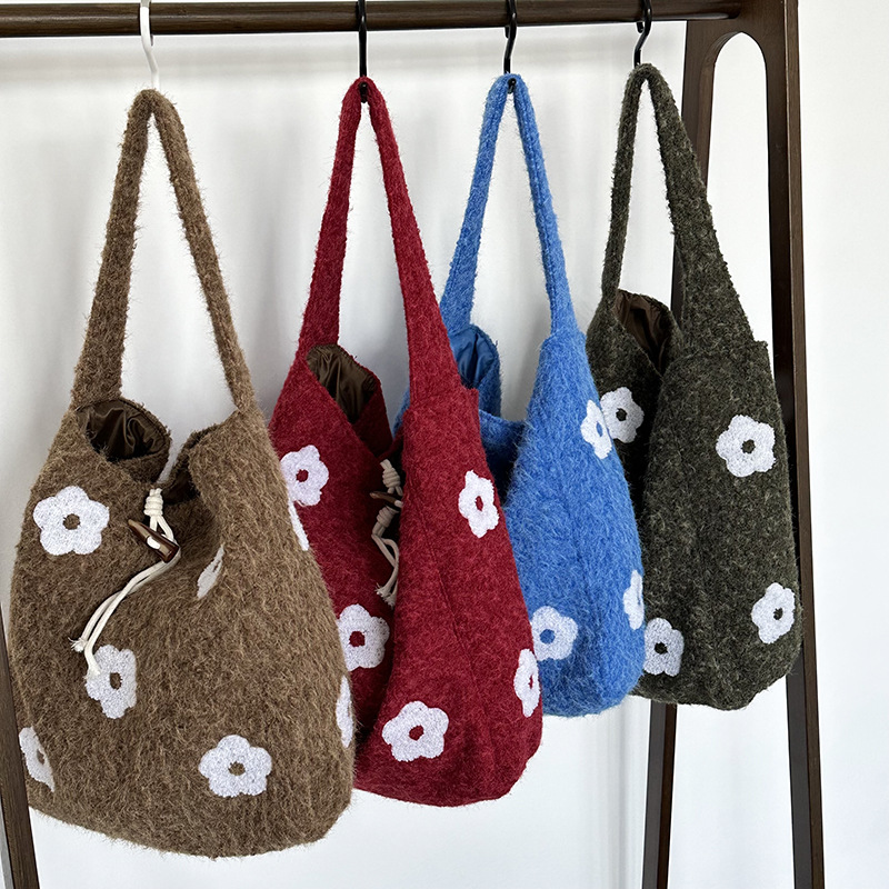 毛绒花朵刺绣单肩包秋冬甜美小众毛绒包文艺森系托特包韩版托特包