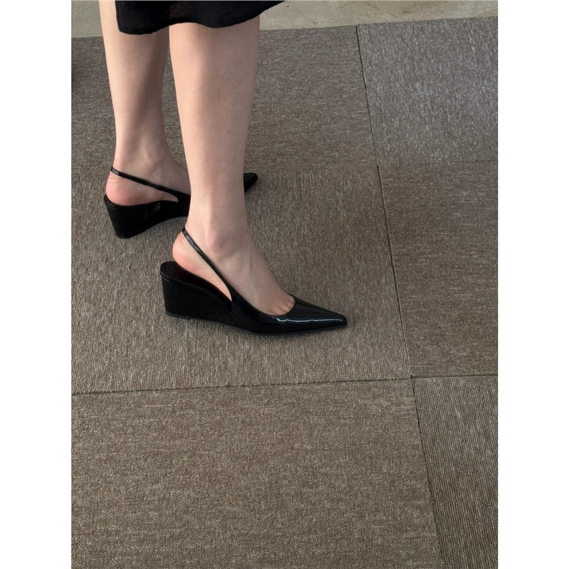 Нишевые элитные босоножки на танкетке с острым носком, весенне-летние новые универсальные туфли из мягкой кожи знаменитостей на плоской подошве на толстой подошве на высоком каблуке
