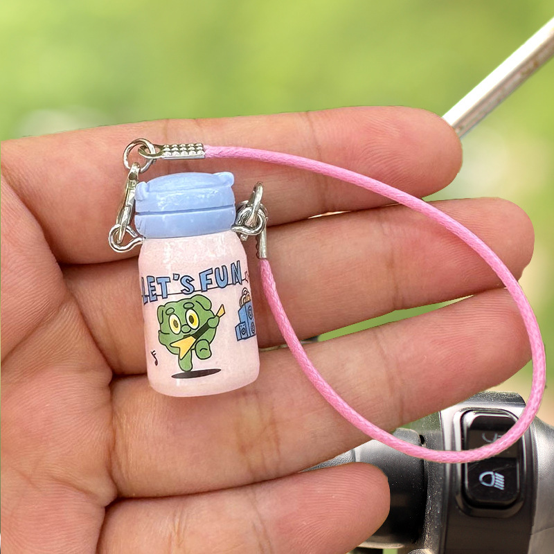 Mini botella de agua termo colgante lindo pequeño biberón accesorios de muñeca diy accesorios de taza de agua al por mayor dibujos animados