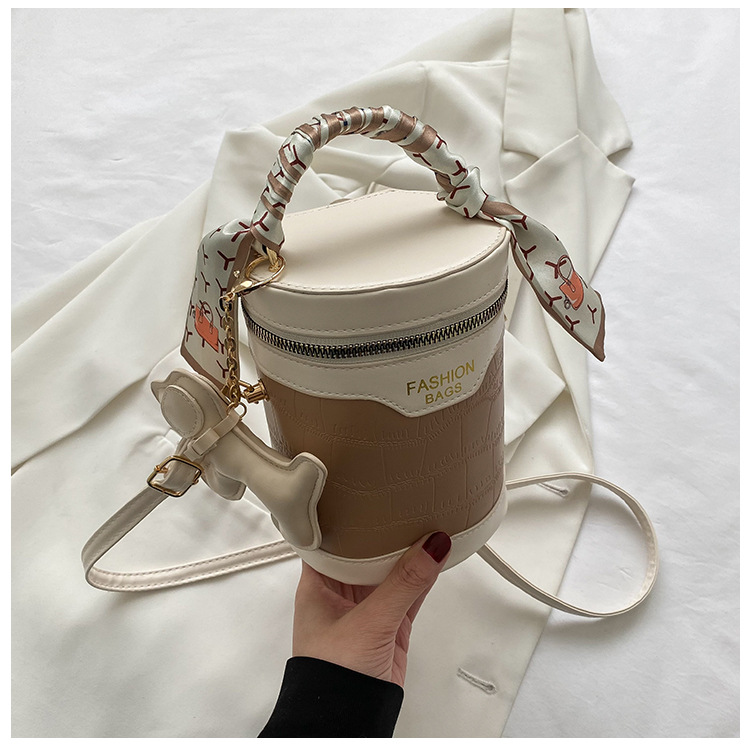 Ins Frauen 2024 neue zylindrische Schal Handtasche Trend Nischenstruktur Western Stil einzelne Schulter Umhängetasche_voghion.com