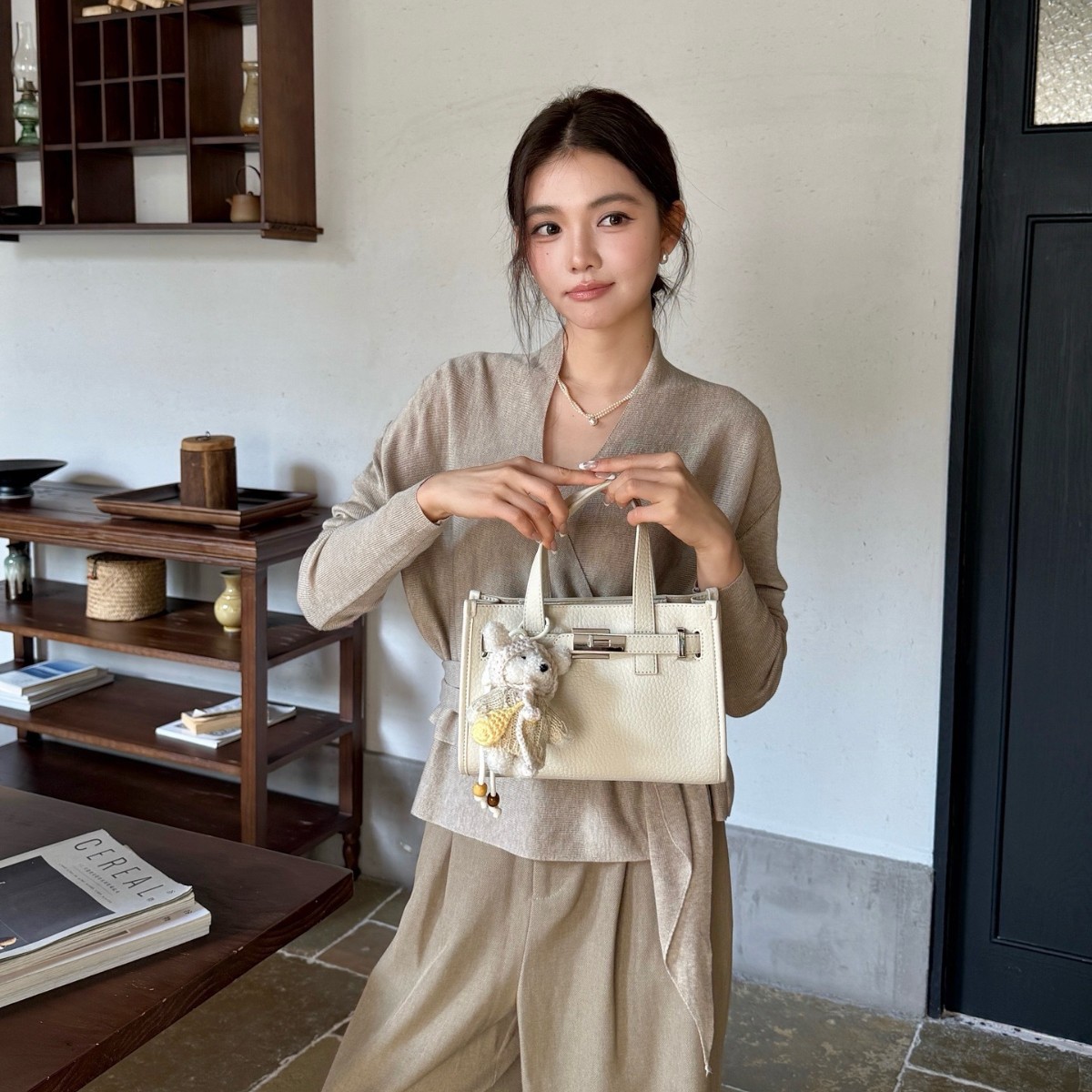 Luxury Women's Handbag 2025 New Arrival Minimalist Textured Small Square Bag French Style Commuter Shoulder & Crossbody Bag 9764-3 - Thumbnail 3