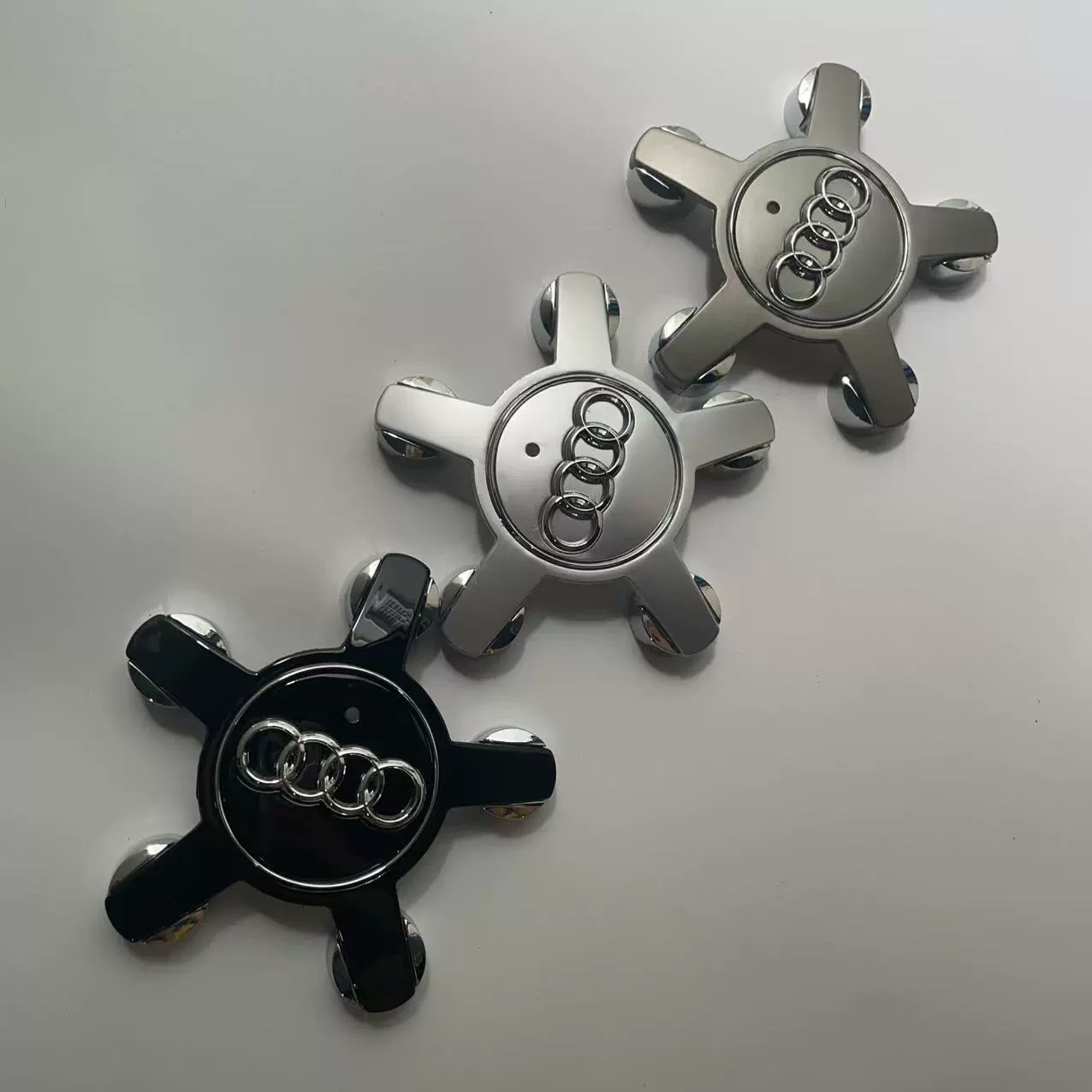 Подходит для колпаков ступиц Audi с пятью шпильками A4L/A5/A6L, накладка на колесо с логотипом, 135 мм, выпуклая, хромированная