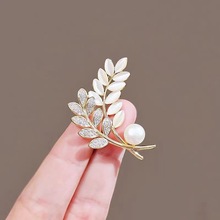 韩国时尚轻奢叶子胸针优雅猫眼石水钻胸花奢华西装领口防走光别针