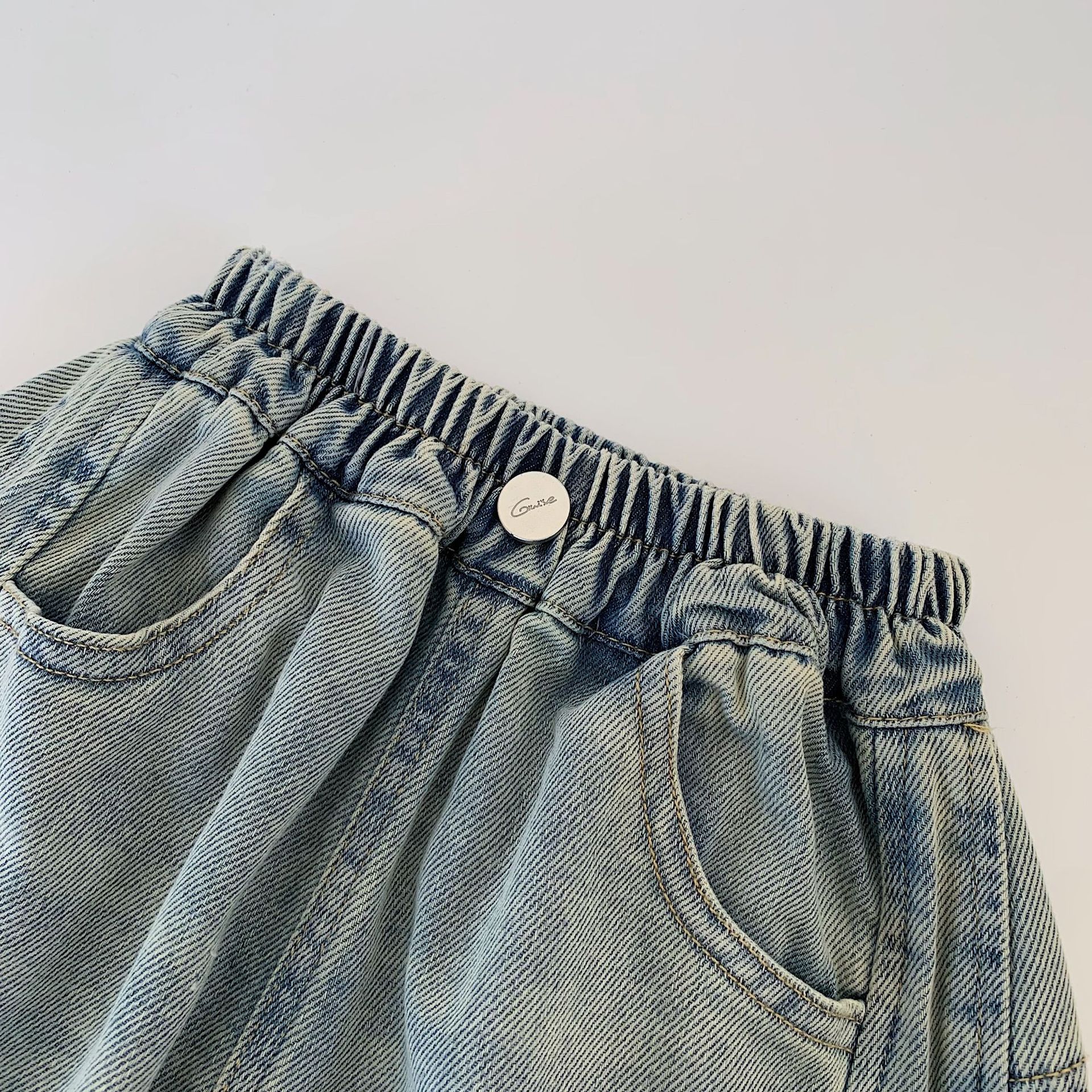 Jeans infantiles Mai Bao2025 primavera coreana pantalones rectos para hombres y mujeres, niños nuevos pantalones casuales para niños pequeños y medianos