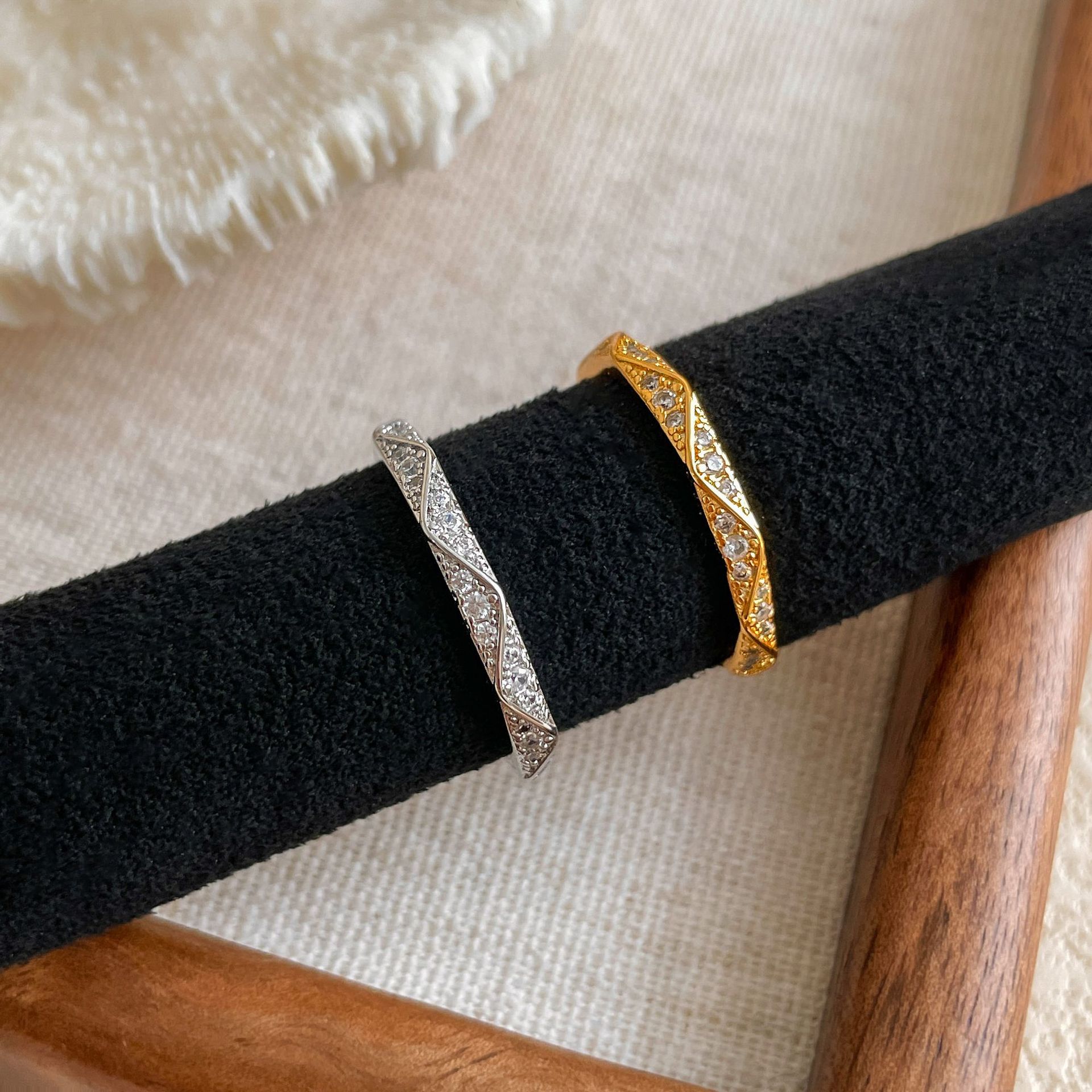 Korean Version Foreign Trade Triangular Quilted Ring for Women, Fashionable and Unique Open Accessory, Same Style as on Xiaohongshu