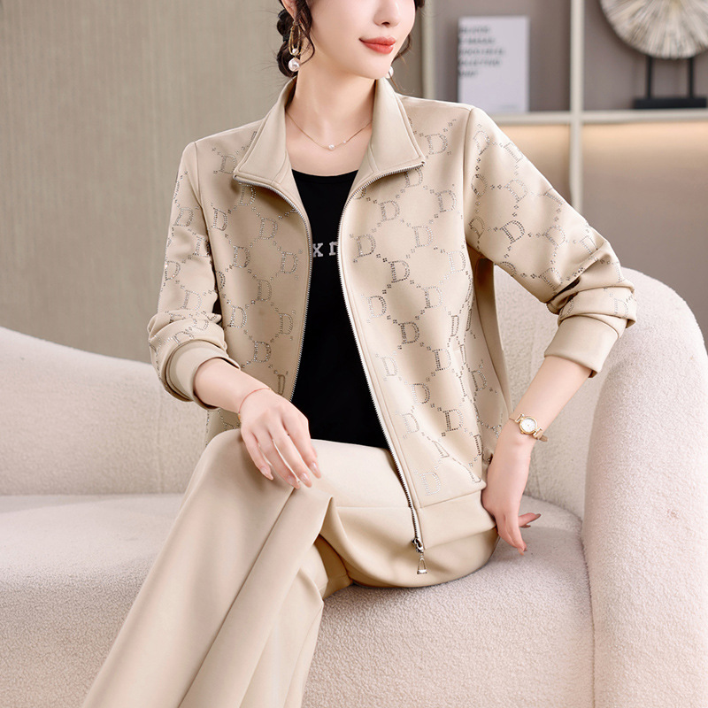Primavera y otoño nuevo abrigo de moda para madres de mediana edad, camiseta exterior, chaqueta de tres piezas