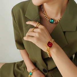 项链;耳环;戒指