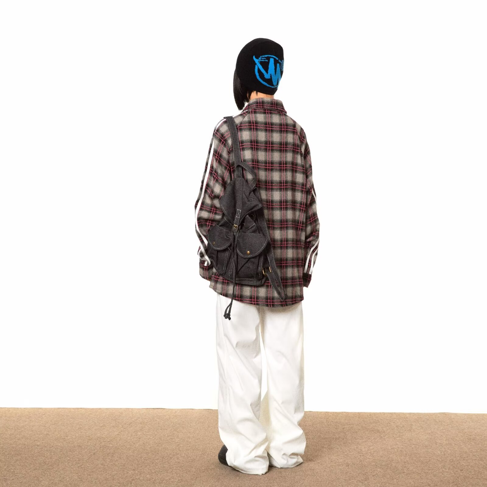 남성과 여성을위한 미국의 하이 스트리트 격자 무늬 셔츠 2024 봄 새 편지 수 놓은 커플 긴팔 셔츠 루즈 탑