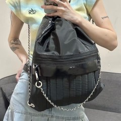 JENNIE 同じ黒と白のカラーブロックナイロンバックパック女性の 2025 新しいトレンディな大容量カジュアル通勤バックパック