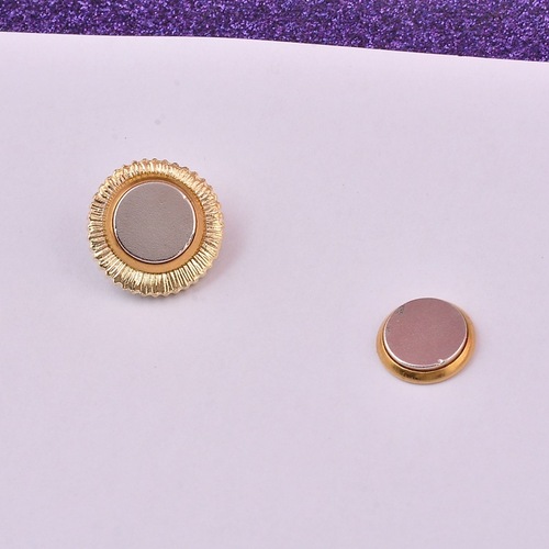 Internet celebrity fashion traceless magnet buckle pearl brooch popular does not hurt clothes anti-leak buckle magnet stone jewelry wholesale