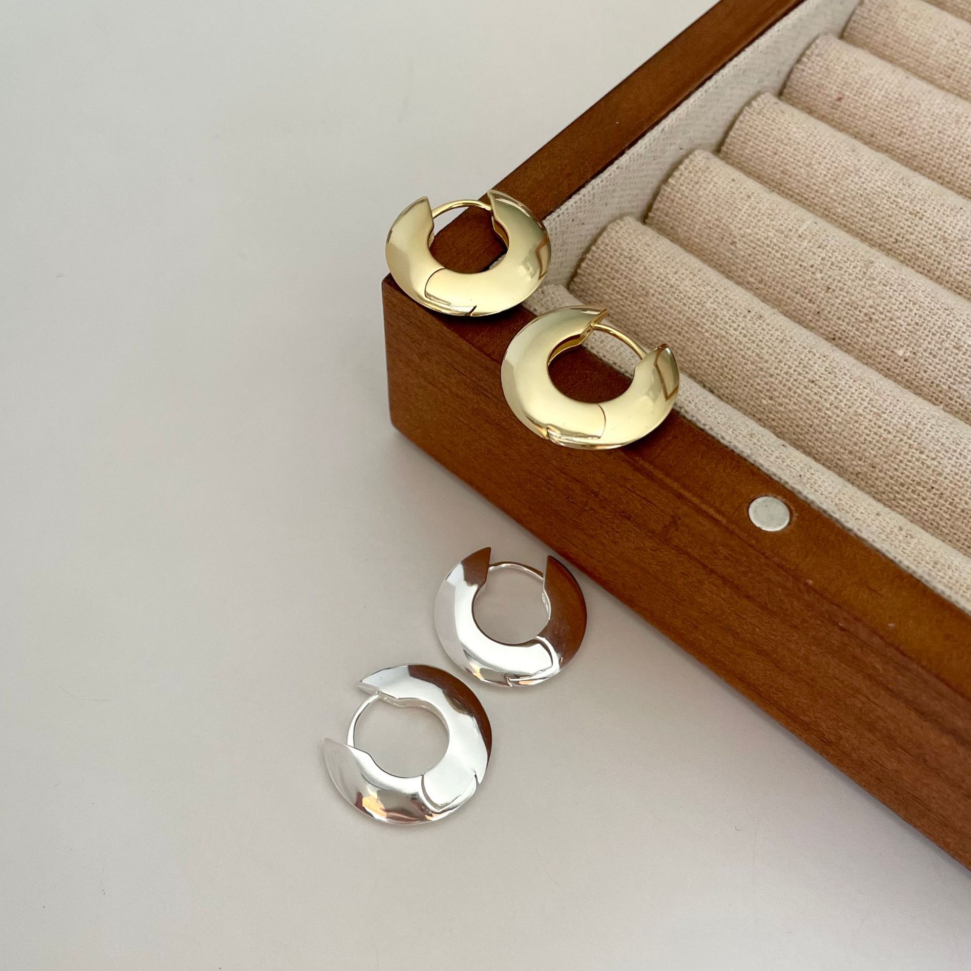 1 Stück 18 Karat Vergoldet 925 Sterling Silber 925 Sterling Silber Ohrringe Einfarbig Ohrringe display picture 6