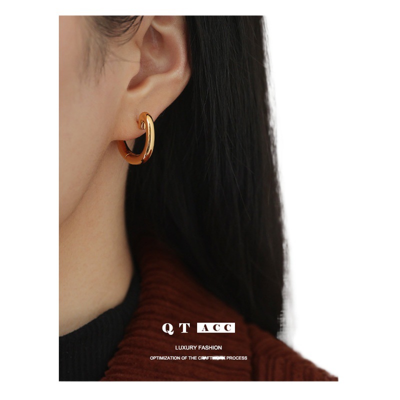 Latón chapado 18K oro real europeo y americano ins estilo simple todo fósforo elegante cercanías pendientes de diseño en forma de U pendientes para mujeres