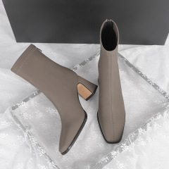 靴子女短靴2023年新款粗跟方頭高跟鞋冬季女鞋加絨小碼大碼女靴子