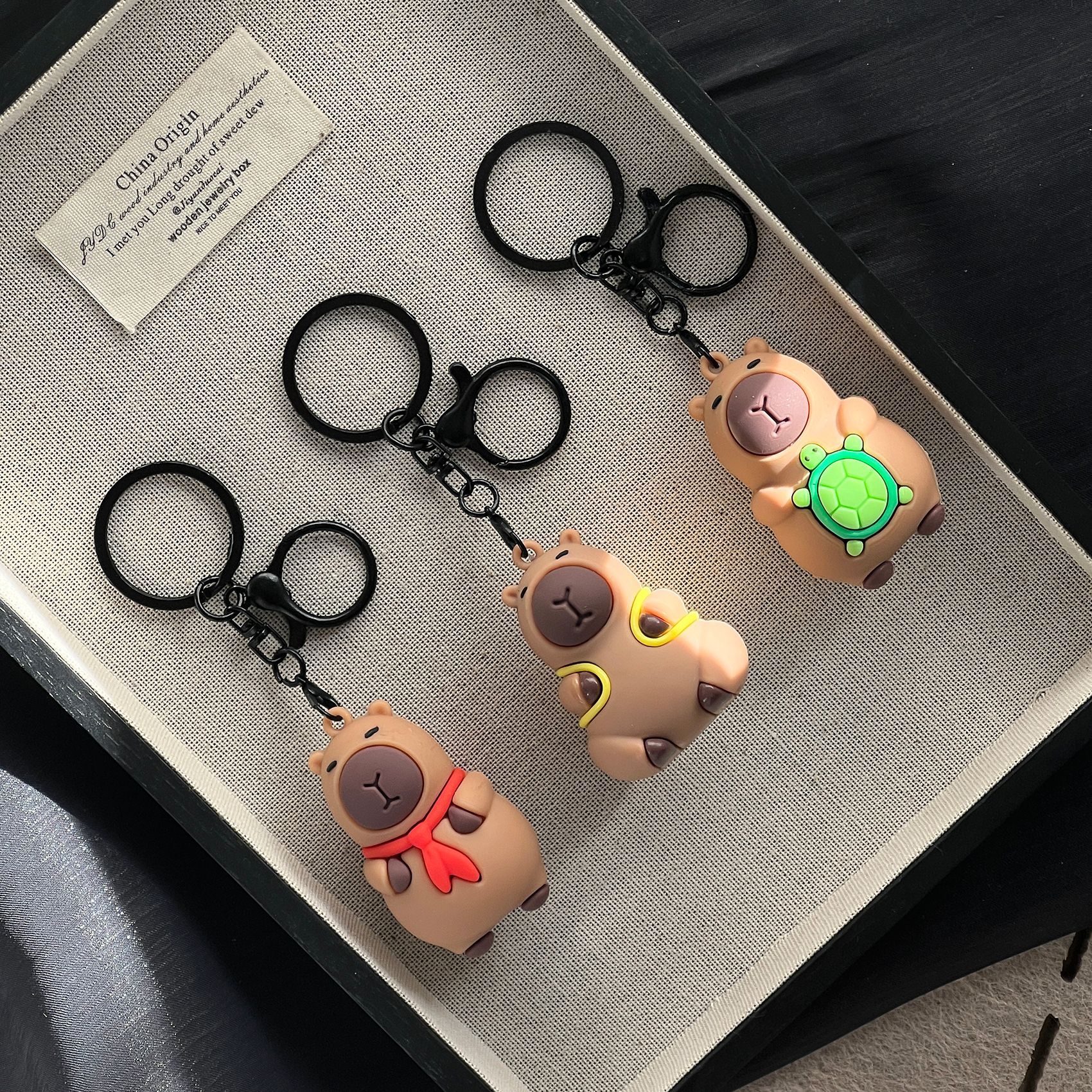 高货卡皮巴拉钥匙扣卡通公仔挂件学生可爱包包挂饰吊坠送闺蜜礼物