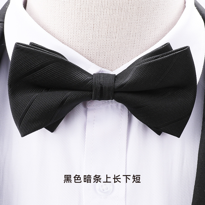 ↬↬↬검은색 음영 줄무늬, 위는 길고 아래는 짧음 ↦↦↦