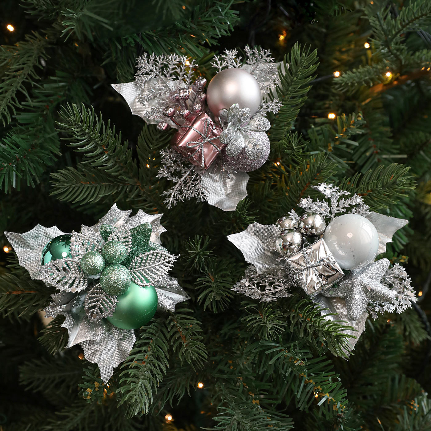 Navidad transfronteriza caja de regalo blanca hojas de árbol de Navidad guirlandas de vinas decorativas ornamentos de flores suministros de atmósfera