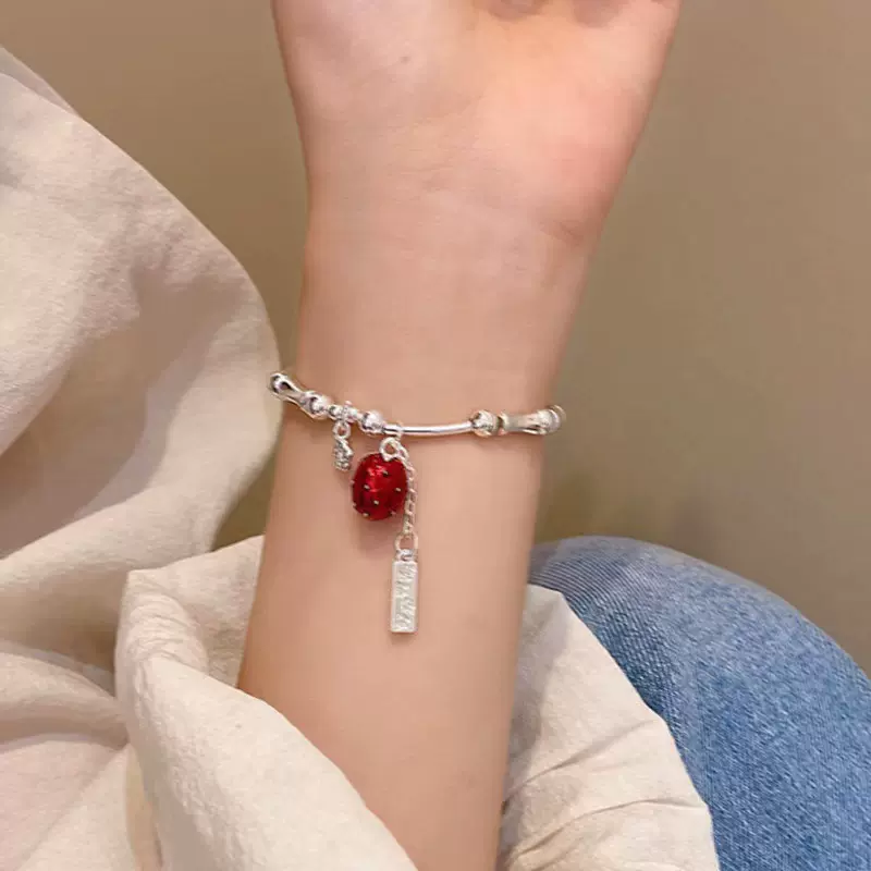 甜美清新百搭草莓手链女简约个性配饰轻奢小众高级感手饰手链批发