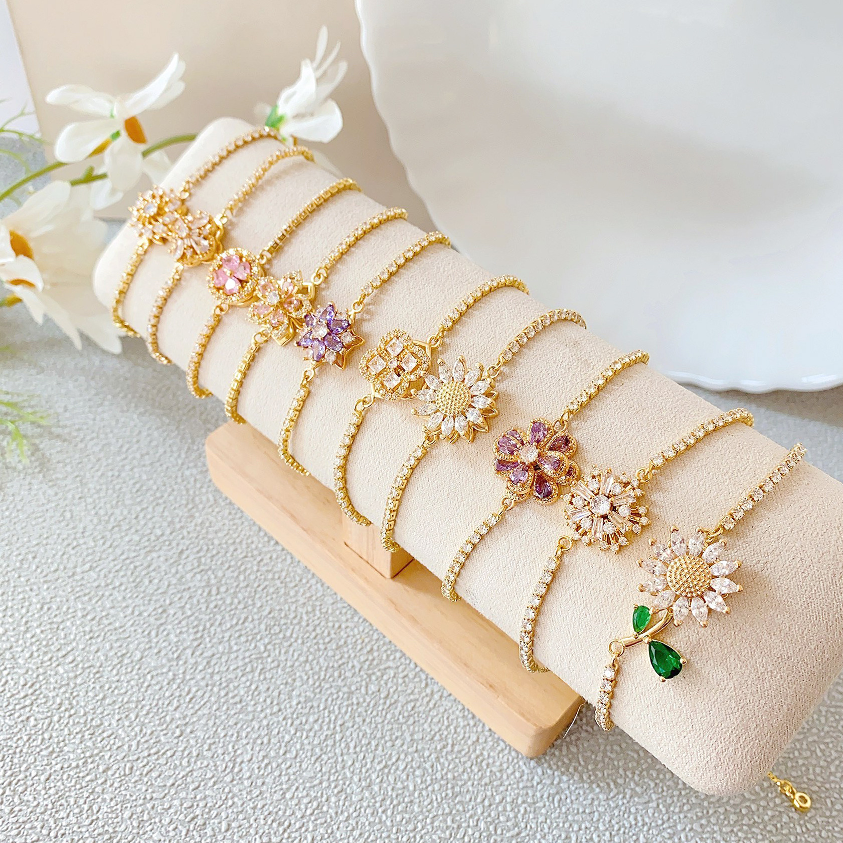 Colorful Zircon Rotating Sunflower Adjustable Bracelet for Women, Stylish, Accessible Luxury, Niche Design Bracelet Bracelet