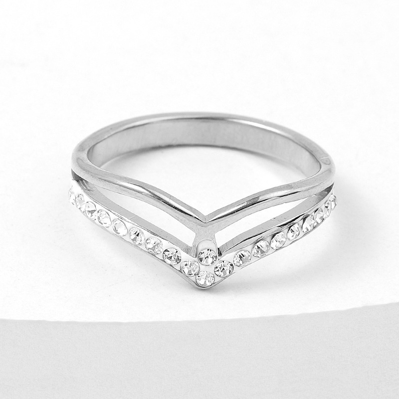 Joyería de acero inoxidable estilo coreano transfronterizo irregular corona de oro con incrustaciones de arcilla diamante anillo de acero de titanio fábrica al por mayor image 5
