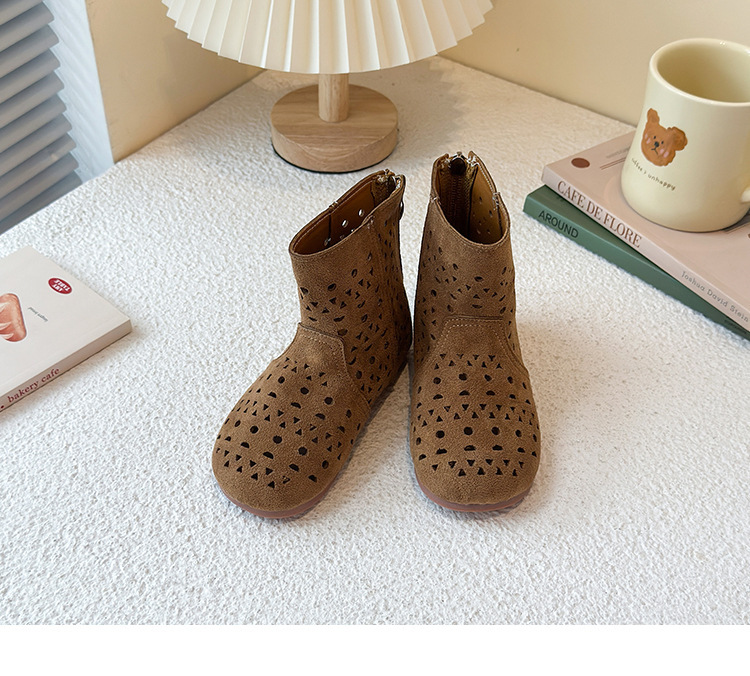 Botas respiráveis vazadas para meninas com sola tratorada_voghion.com