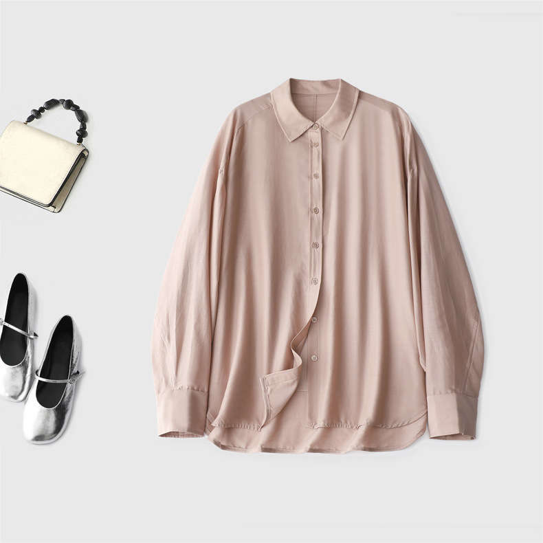 Wear the Gentleness of Summer Clouds on Your Body: a Loose-Fitting Two-Piece Set of Mulberry Silk and Cotton Shirts That Hide Your Curves in a Seamless Way Wear the Gentleness of Summer Clouds on Your Body: a Loose-Fitting Two-Piece Set of Mulberry Silk and Cotton Shirts That Hide Your Curves in a Seamless Way