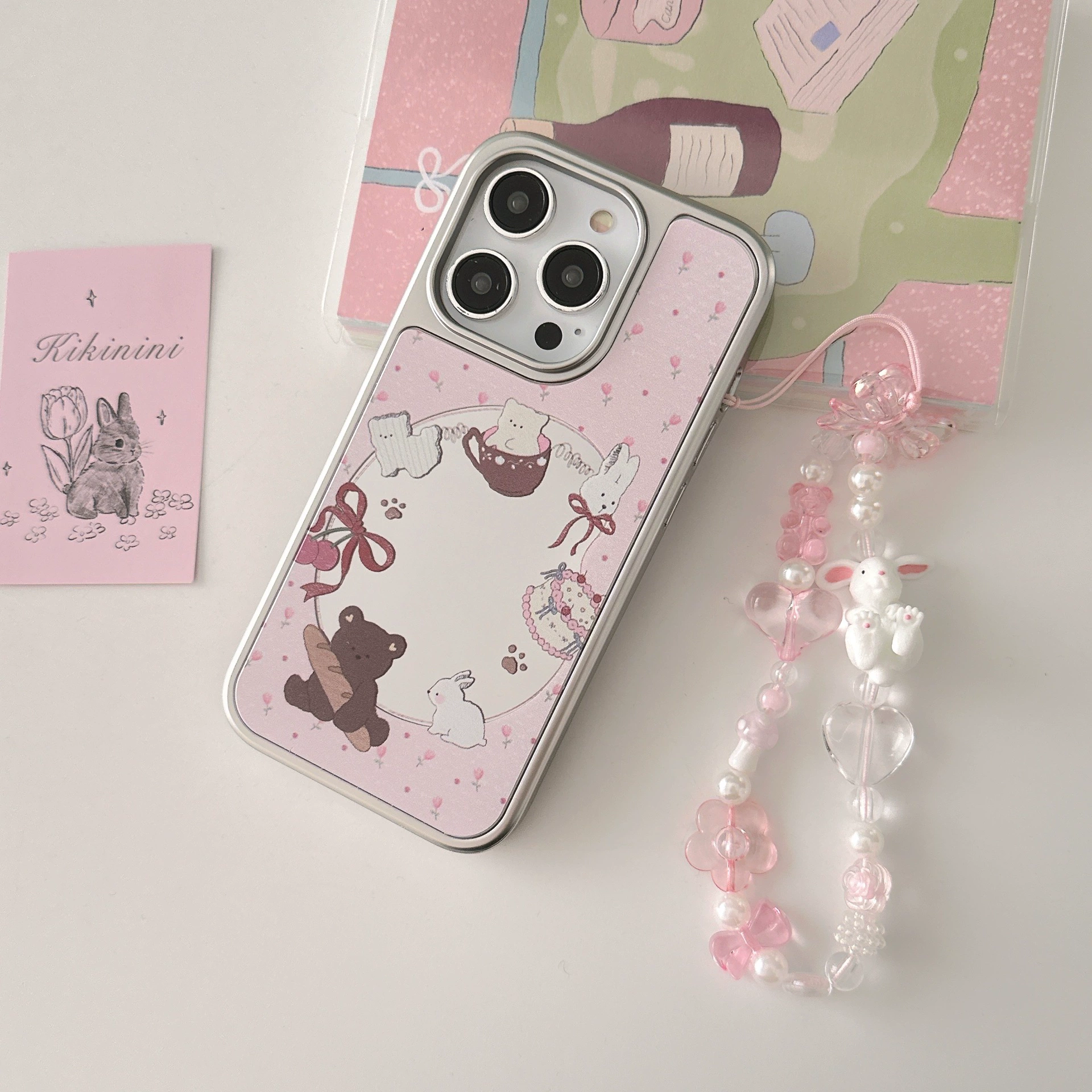 Совместимый iPhone 16, чехол для телефона, браслет, эффект зеркала, цветочный рисунок, с маленькими медведями, 16promax