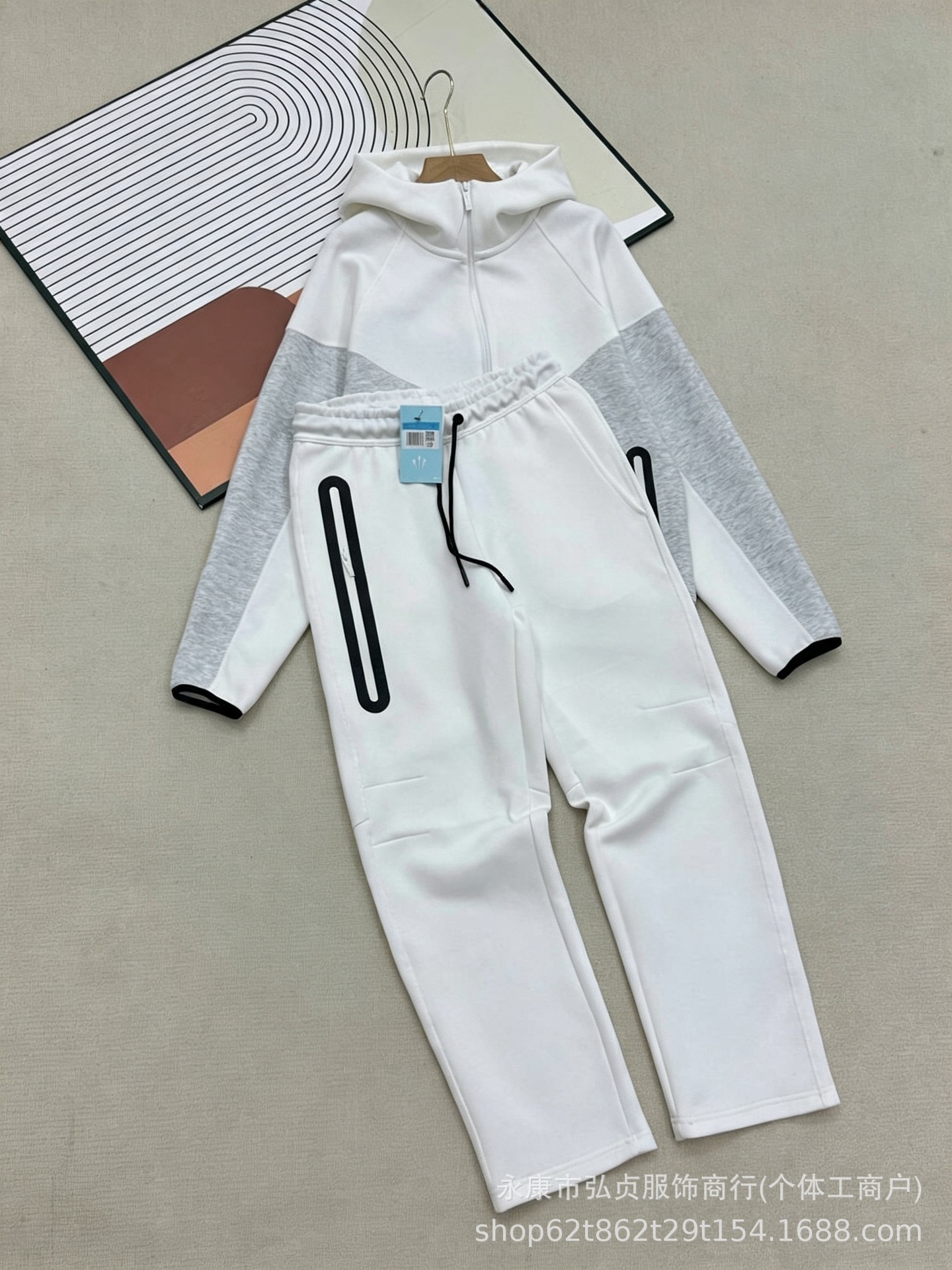 Set. white and light gray / M