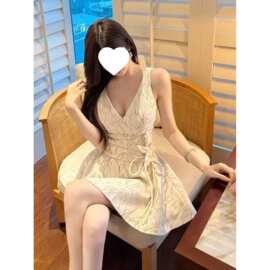 轻奢气质名媛领无袖连衣裙女装2026夏季新款约会收腰礼服短裙