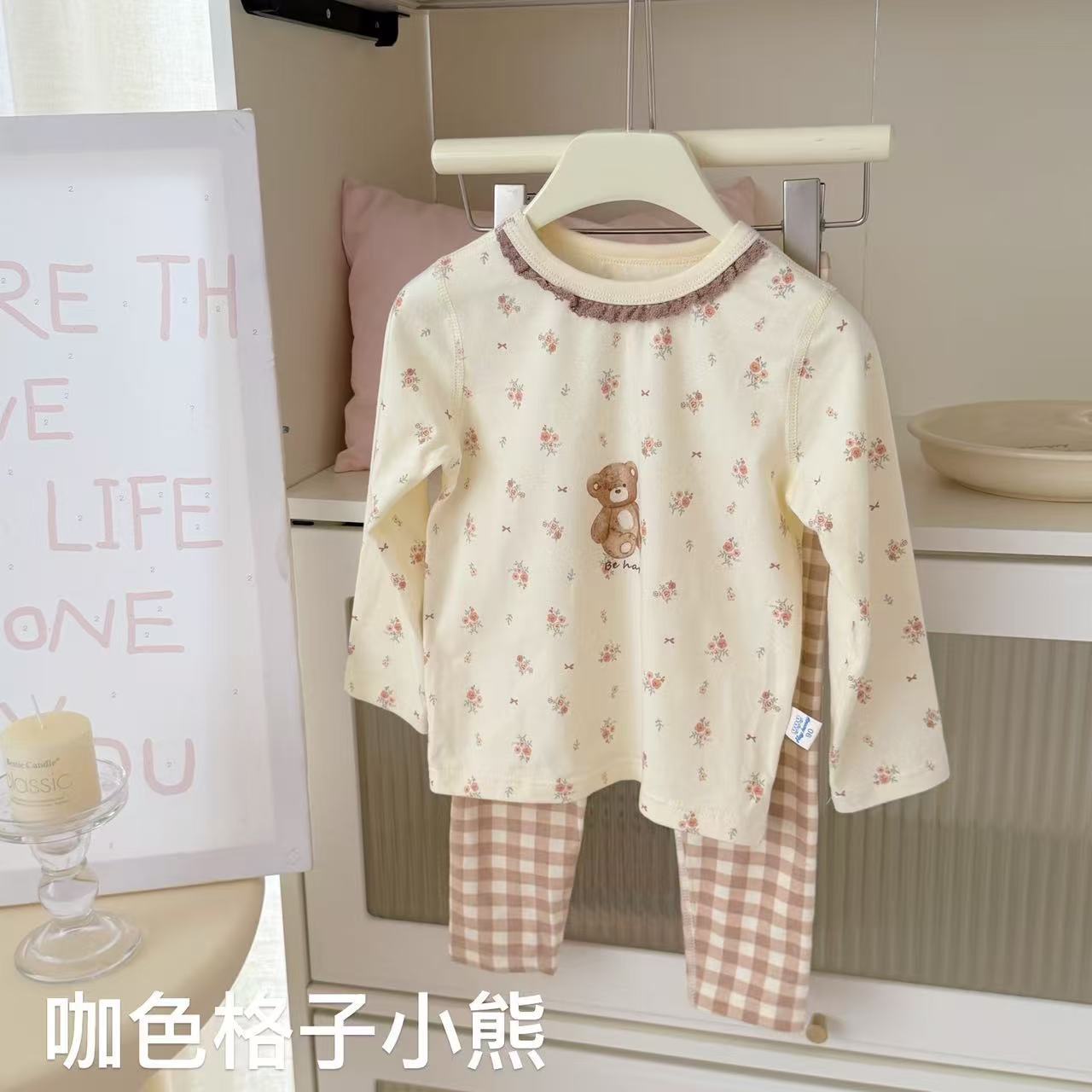 갈색 격자 무늬 곰