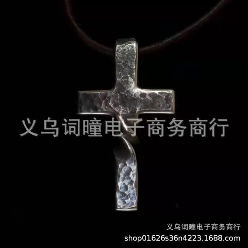 Nuevo giro personalizado Cruz collar hombres y mujeres usan decoración tridimensional exquisito regalo creativo aleación artesanía