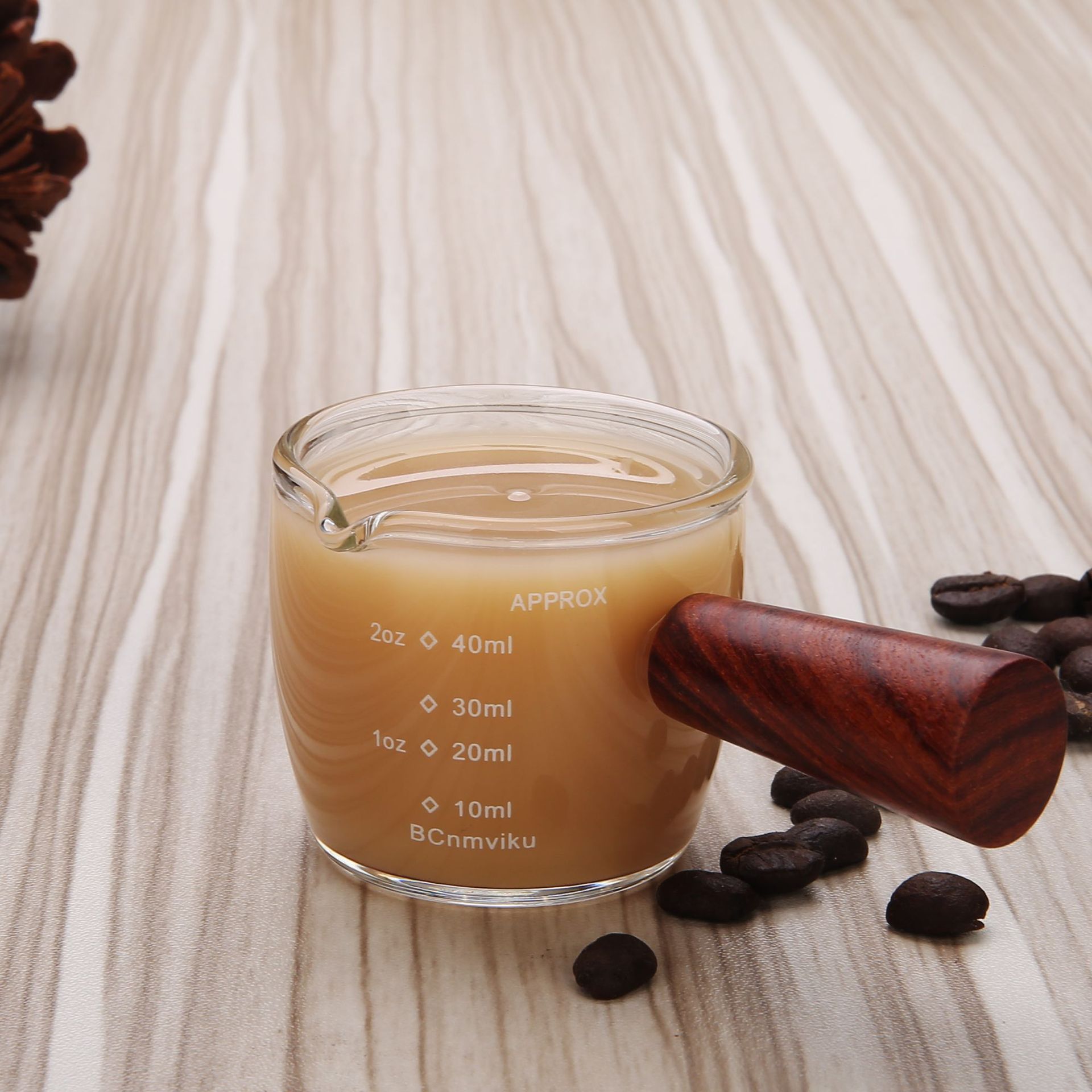 En stock mango de madera doble boca con escala taza de leche 75ml onza de café hogar doble medición taza de medición de vidrio borosilicato