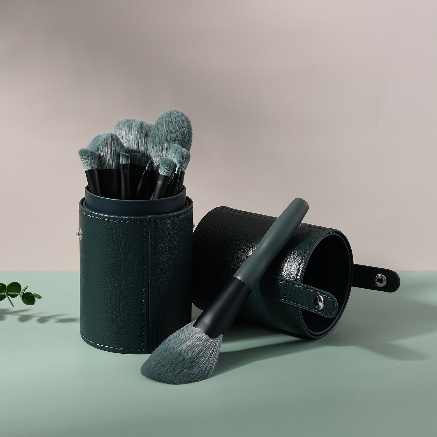 14 Unids plátano verde traje de pincel de maquillaje cepillo de polvo suelto cepillo de La Fundación cepillo de sombra de ojos herramientas de belleza conjunto completo en stock al por mayor