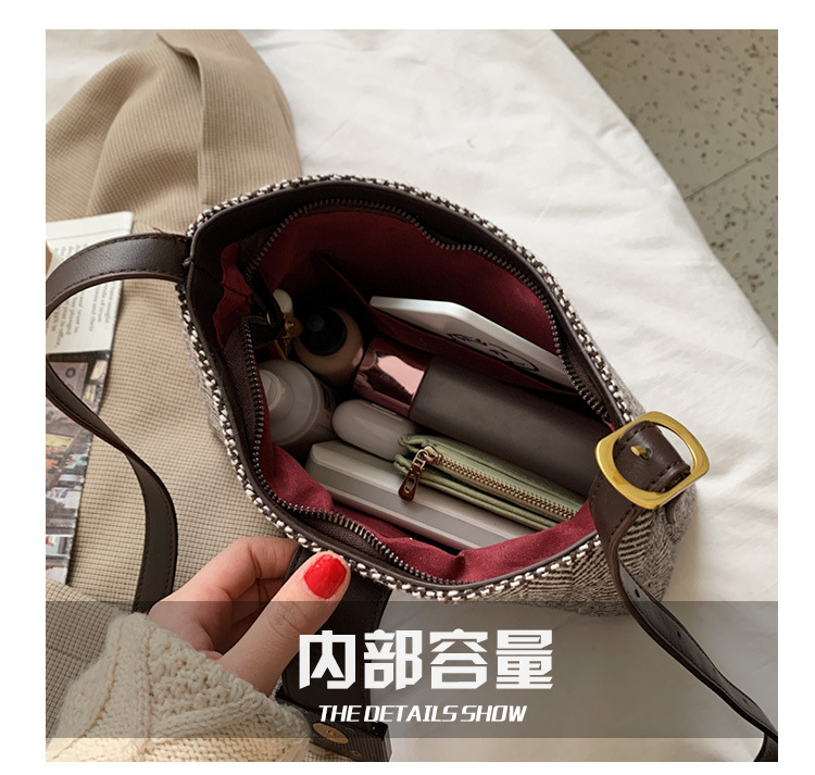 Canvas Check Shoulder Underarm Bag Fashion Urban Messenger Bag Commuter Bag display picture 19