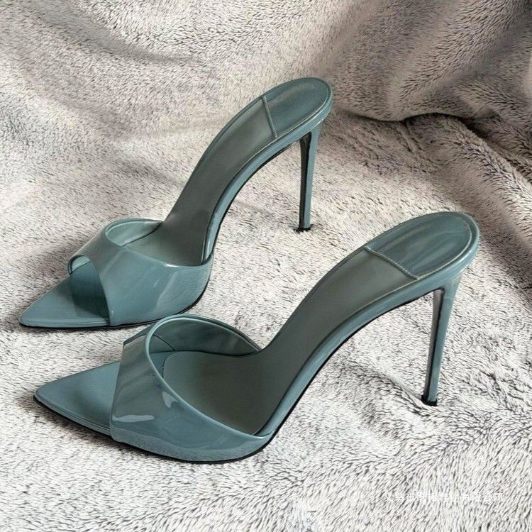 Pointed-toe open-toe stiletto high-heeled shoes, 2026 new model, one-strap slip-on sandals for outdoor wear, fashionable and versatile, in a bright green color Pointed-toe open-toe stiletto high-heeled shoes, 2026 new model, one-strap slip-on sandals for outdoor wear, fashionable and versatile, in a bright green color