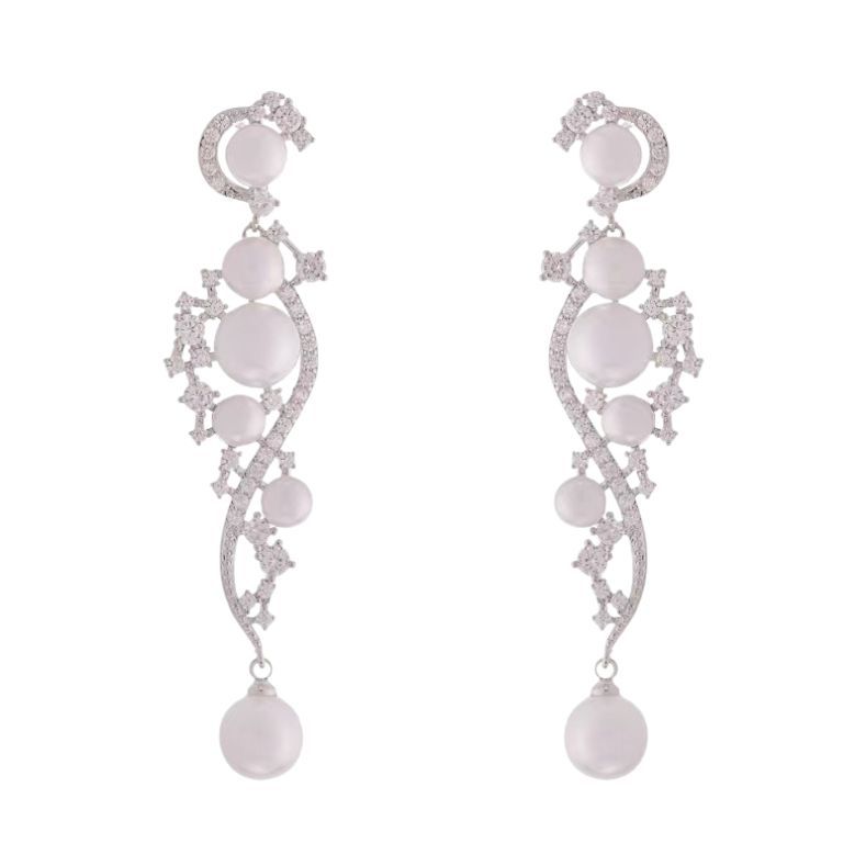 Aguja de plata, circón, letra de flor, pendientes de perlas artificiales, pendientes de temperamento de alta gama de moda, joyería única de lujo ligero femenino