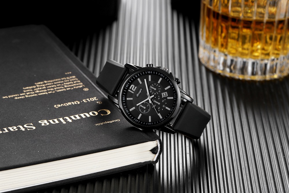 New minimalist silicone tape sports watch, fashionable fake three eye calendar, low-priced men's watch_voghion.com