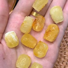 天然蜜蜡貔貅裸石蜡质浓郁雕工明显蜜蜡饰品配件diy手工搭配必备