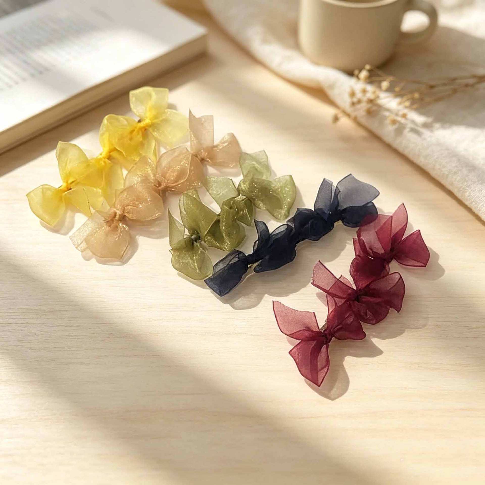 Gauze black hairgrip with bow
