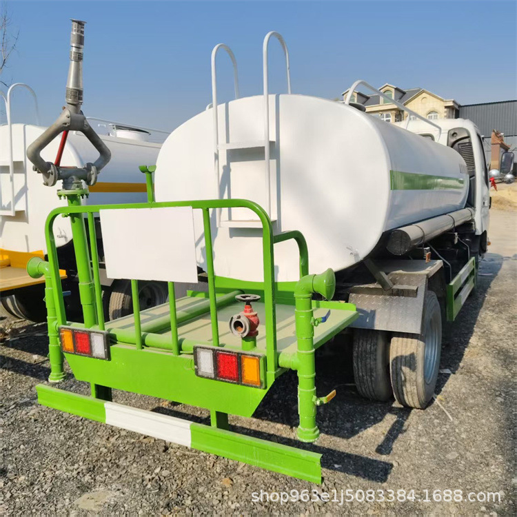 5-Cubic Meter Sprinkler Truck for Landscaping with High-Pressure Road Washing Equipment