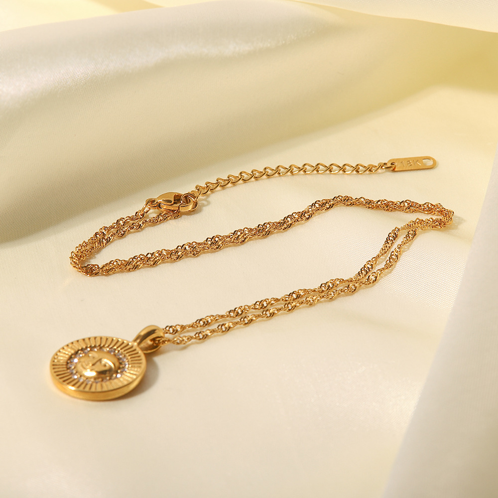 Fashion Portrait Stainless Steel Gold Plated Artificial Diamond Pendant Necklace