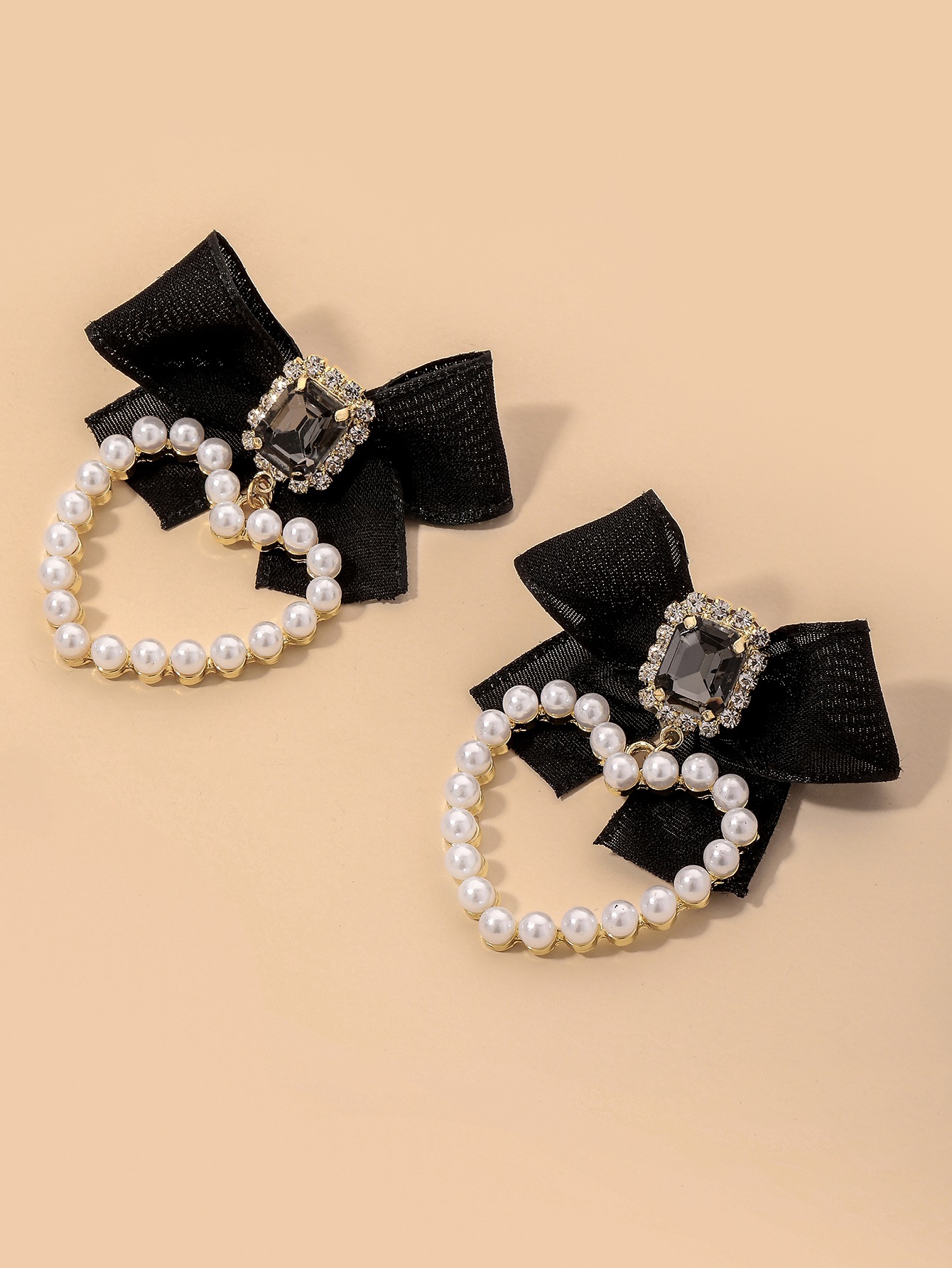 Fashion Black Pearl Diamond Velvet Bow Earrings display picture 3