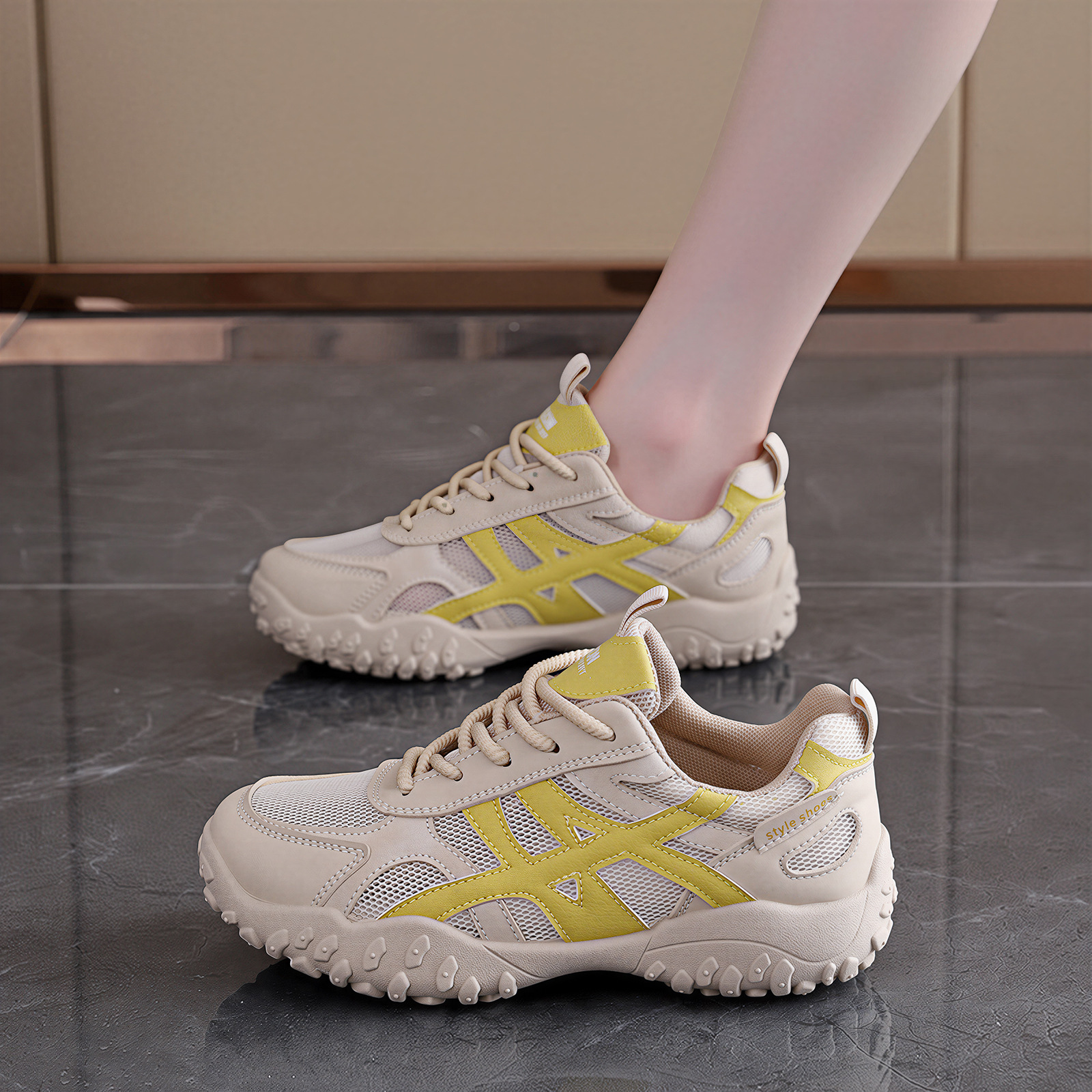 Zapatos de mujer nuevos zapatos casuales de primavera cómodos zapatos de entrenamiento alemanes cómodos zapatos deportivos con suela suave no cansados zapatos al por mayor